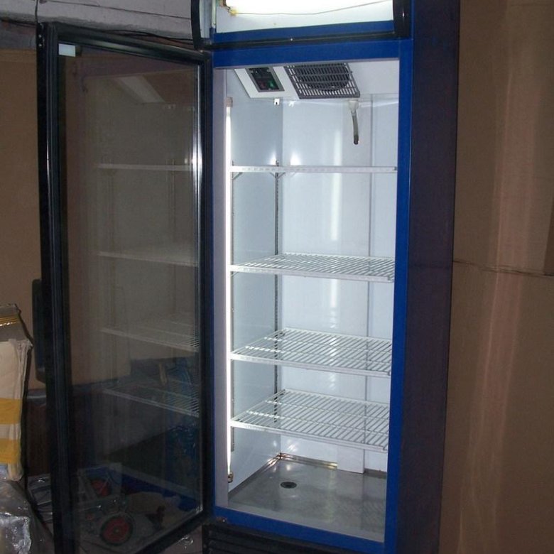 Стекло в холодильник купить. Холодильник Атлант со стеклянной дверью. Холодильник магазинный. Холодильник со стеклянной дверцей. Стеклянный холодильник.