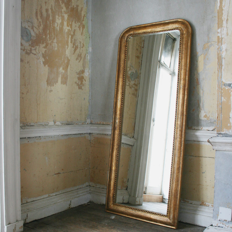 Зеркала в доме умершего. Состаренное зеркало. Зеркало большое состаренное напольное. Зеркало напольное в металлической раме состаренное. Большое состаренное зеркало.