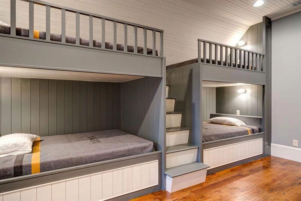 Два дома кровать. Кровать двухъярусная. Четерёхэтажная кровать. Двухуровневая кровать. 2х этажная кровать.