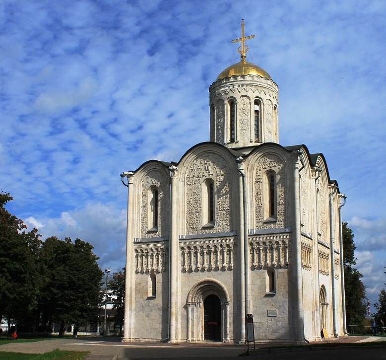 Церковь в городе