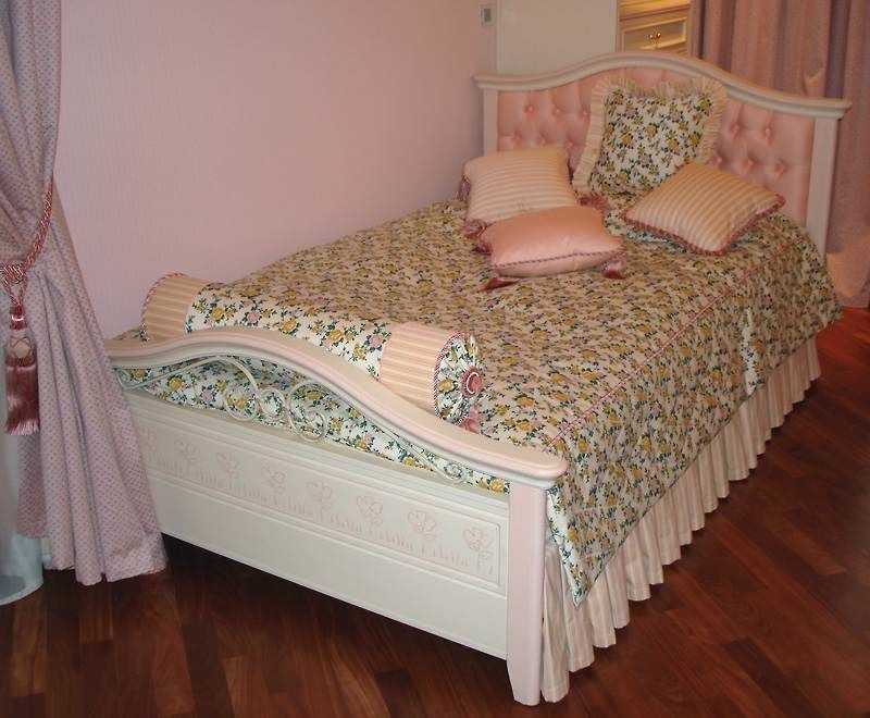 Как красиво застелить кровать в спальне фото