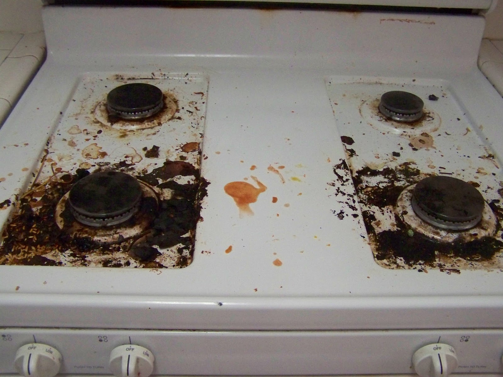 Чем отмыть духовку от старого пригоревшего нагара. Грязная электрическая плита. Старая газовая плита. Грязная газовая плита. Пятна на электрической плите.