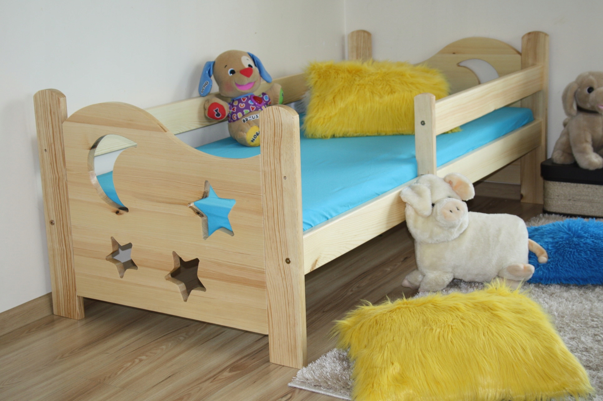 Купить детскую кровать 160. Кровать детская деревянная. Детские кроватки из дерева. Детские кровати из массива дерева. Кровать для дошкольника.