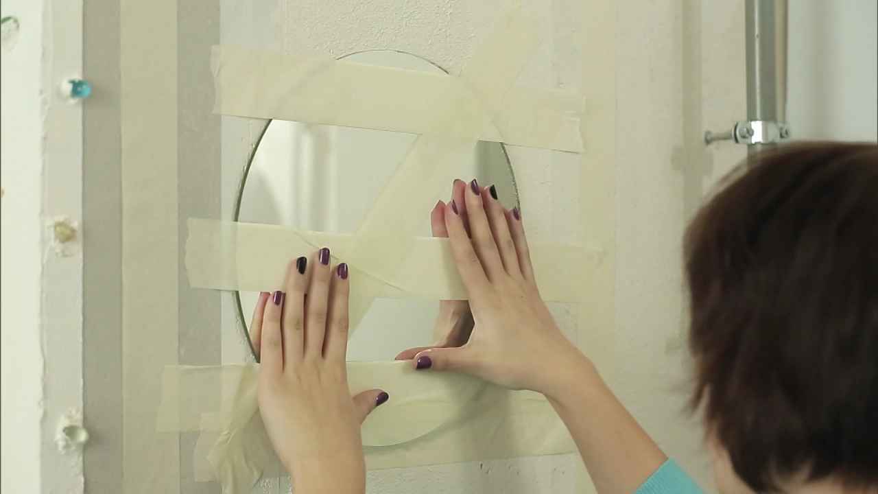 Прикрепить зеркало к шкафу своими руками