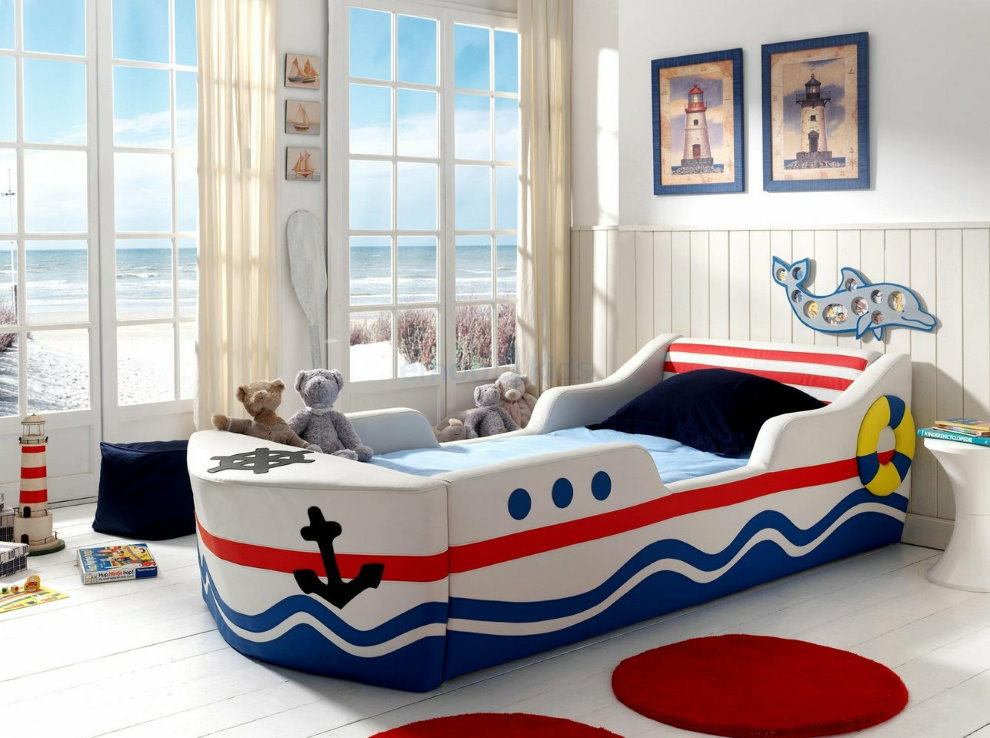Детская кровать для мальчика в морском стиле