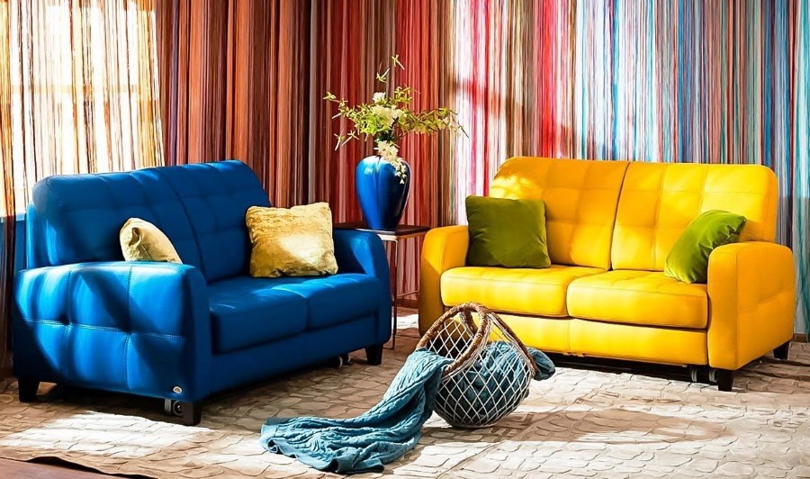Раскладные диванчики желтого и синего цветов