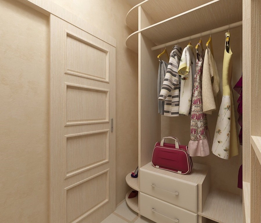 Открытый мини-гардероб в маленькой прихожей