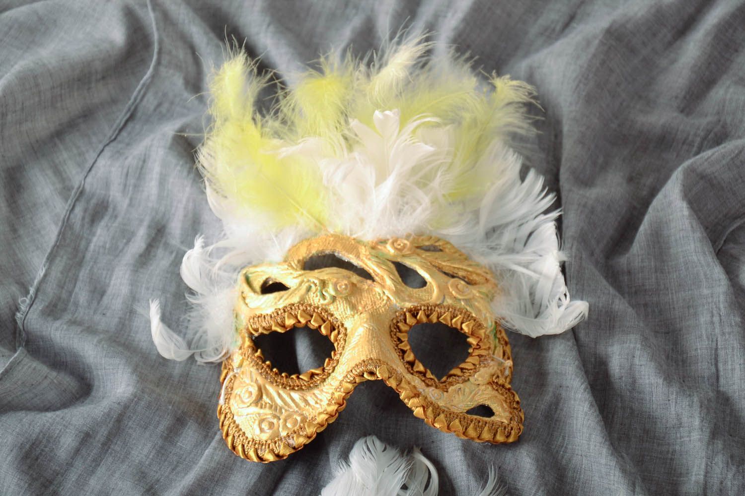 Маска своими руками из папье. Маскарадная маска. Карнавальная маска из папье маше. Карнавальная маска лицо. Новогодние маски.