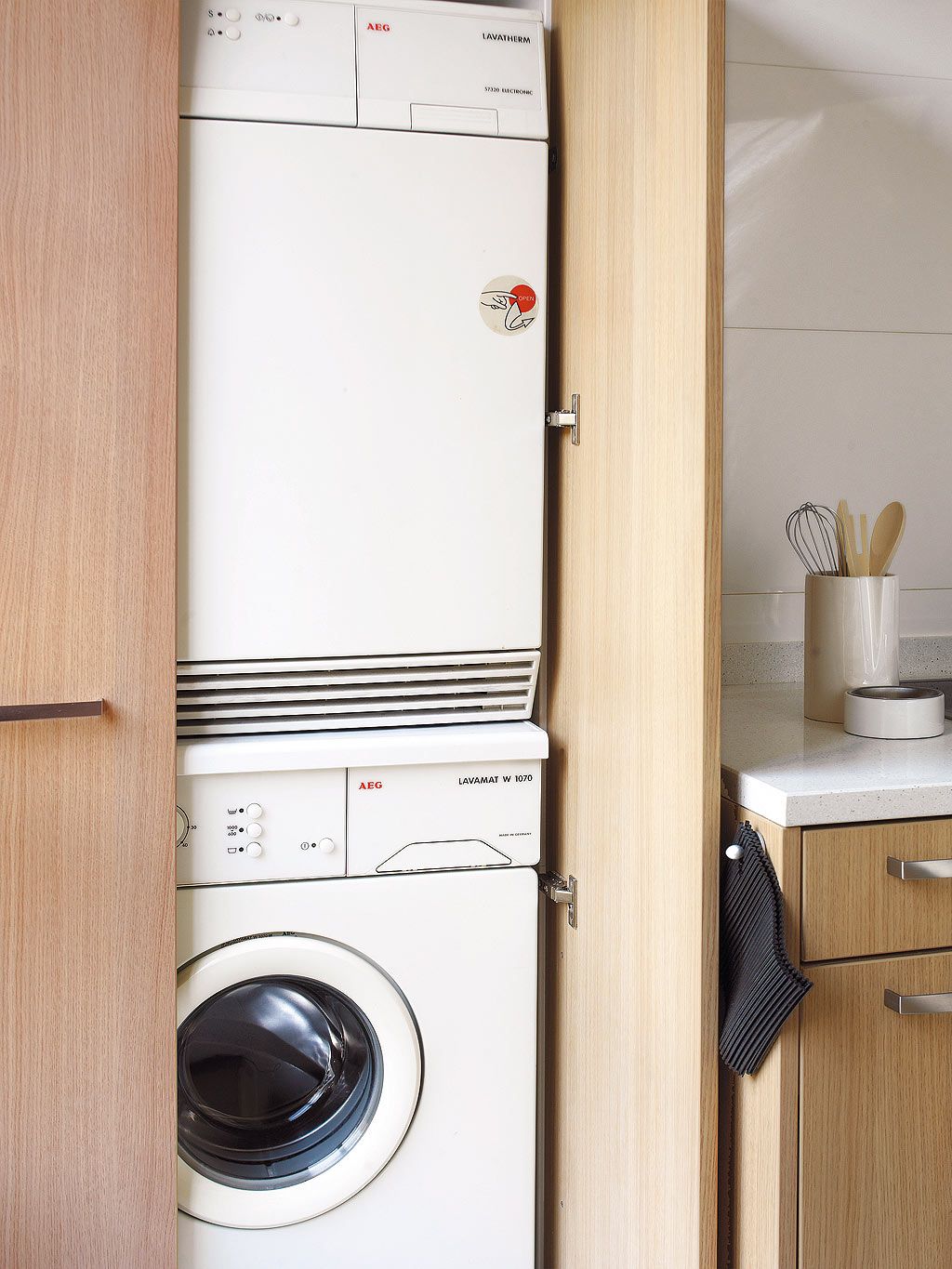 Шкаф для стиральной машины на кухне