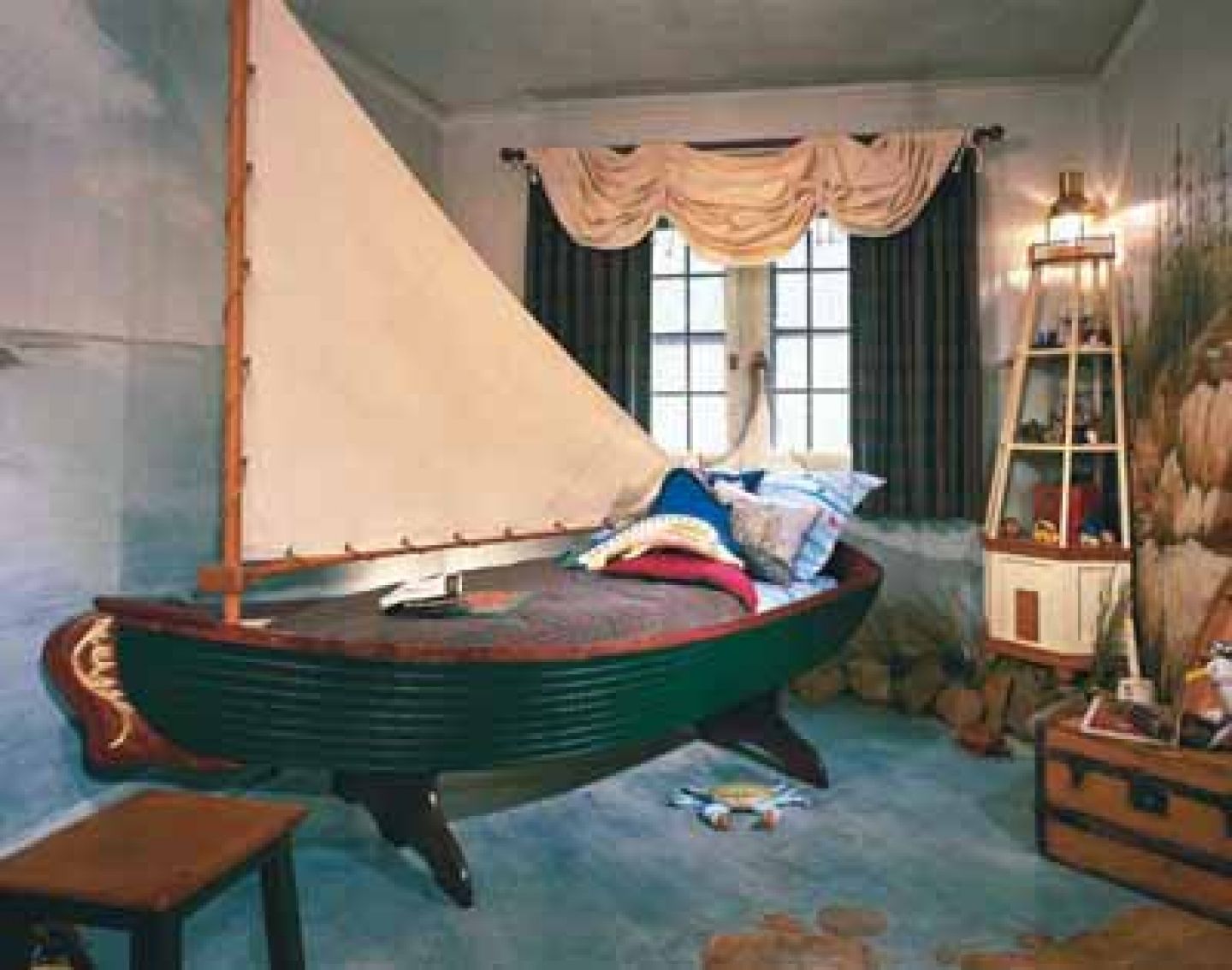 Кровать в виде лодки