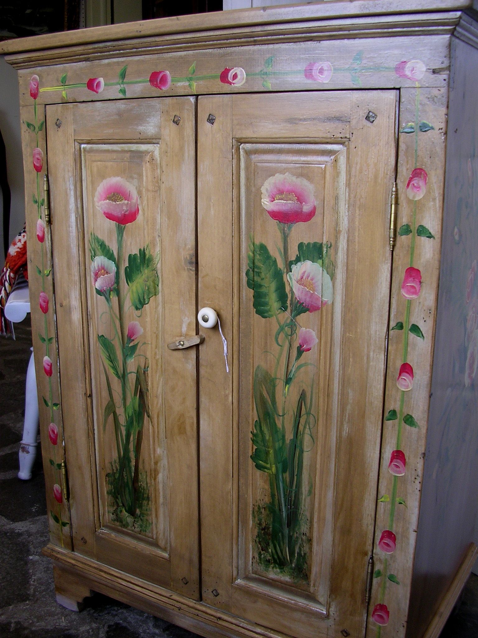 покраска старого деревянного шкафа своими руками