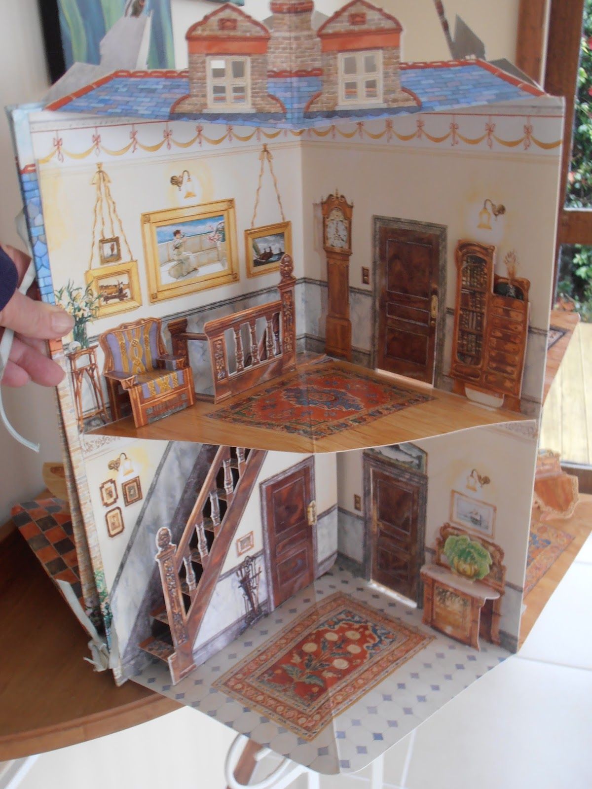 Бумажный дом для кукол. Кукольный дом Pop-up House. Victorian Dolls House бумажный. Домик для бумажной куклы.