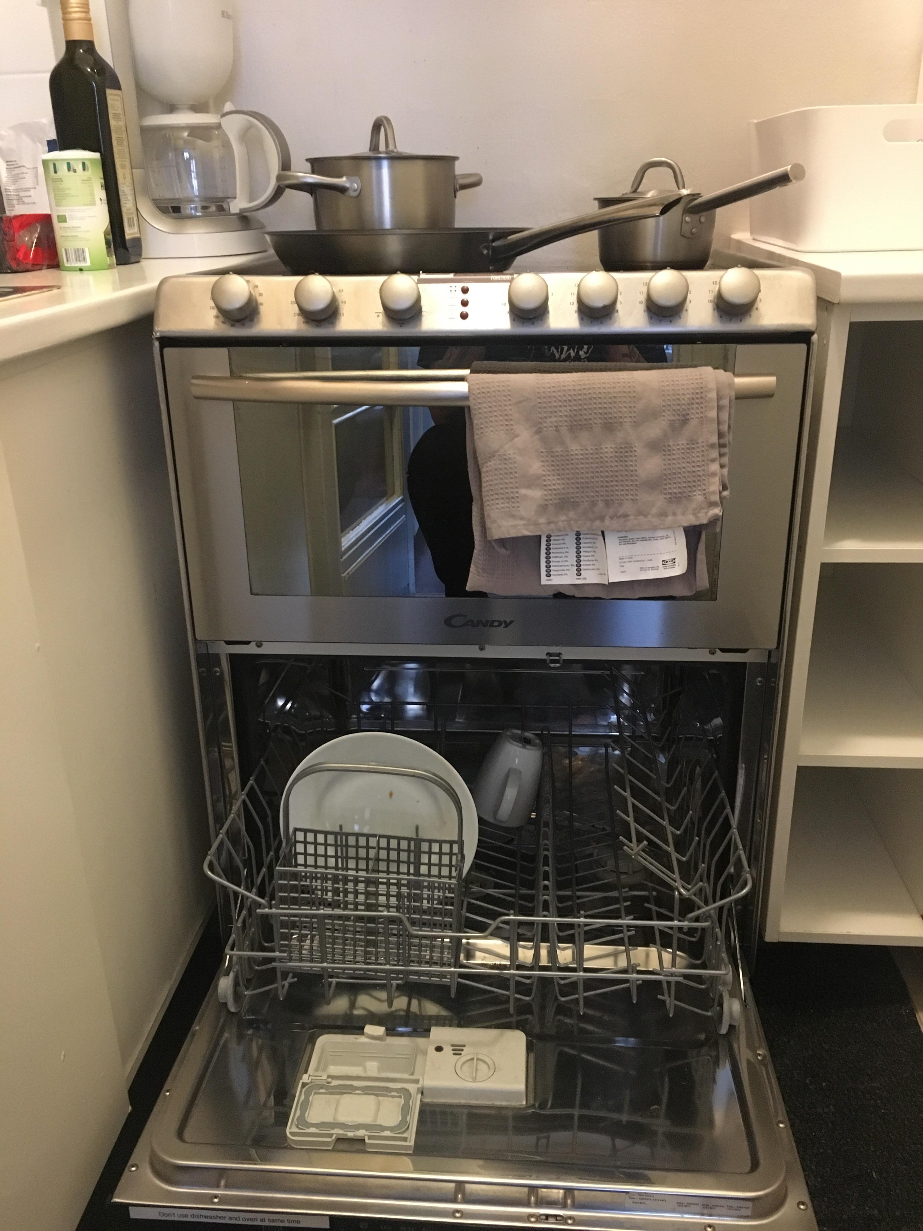 Духовой шкаф с посудомоечной машиной