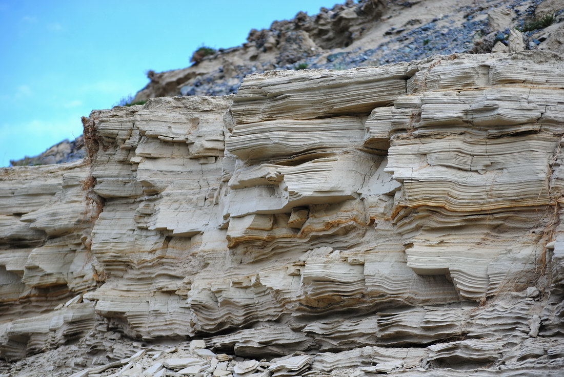 Состояние массива горных пород. Ленточные глины Чаган Узун. Мергель осадочные горные породы. Ленточные глины ледниковых отложений. Гора осадочные горные породы.