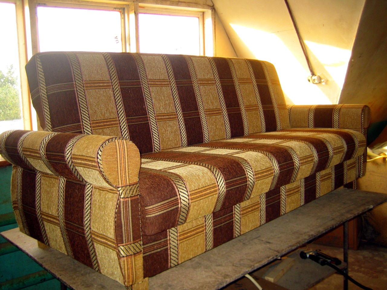 Перетянутый диван для дачи