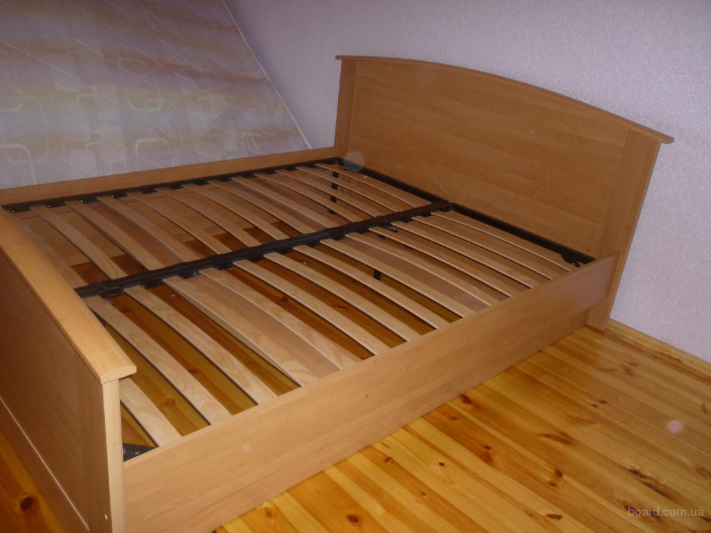 Разобранная постель. Каркас двуспальной кровати. Ламели для кровати. Деревянные ламели для кровати. Кровать двуспальная с ламелями.