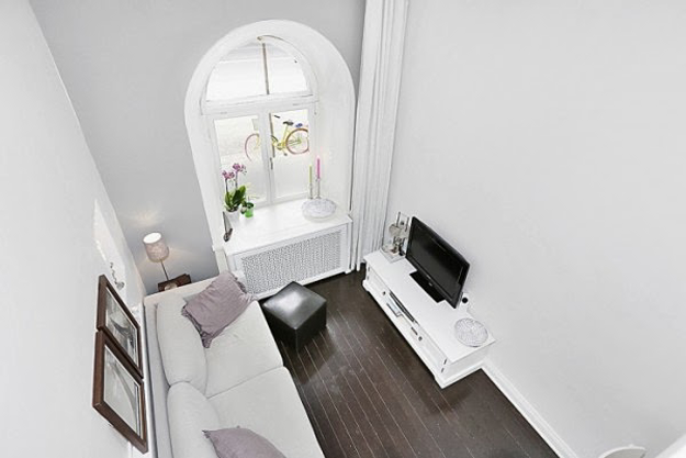 Двухуровневая квартира-студия в белом цвете