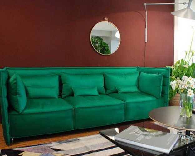 ярок-зеленый диван