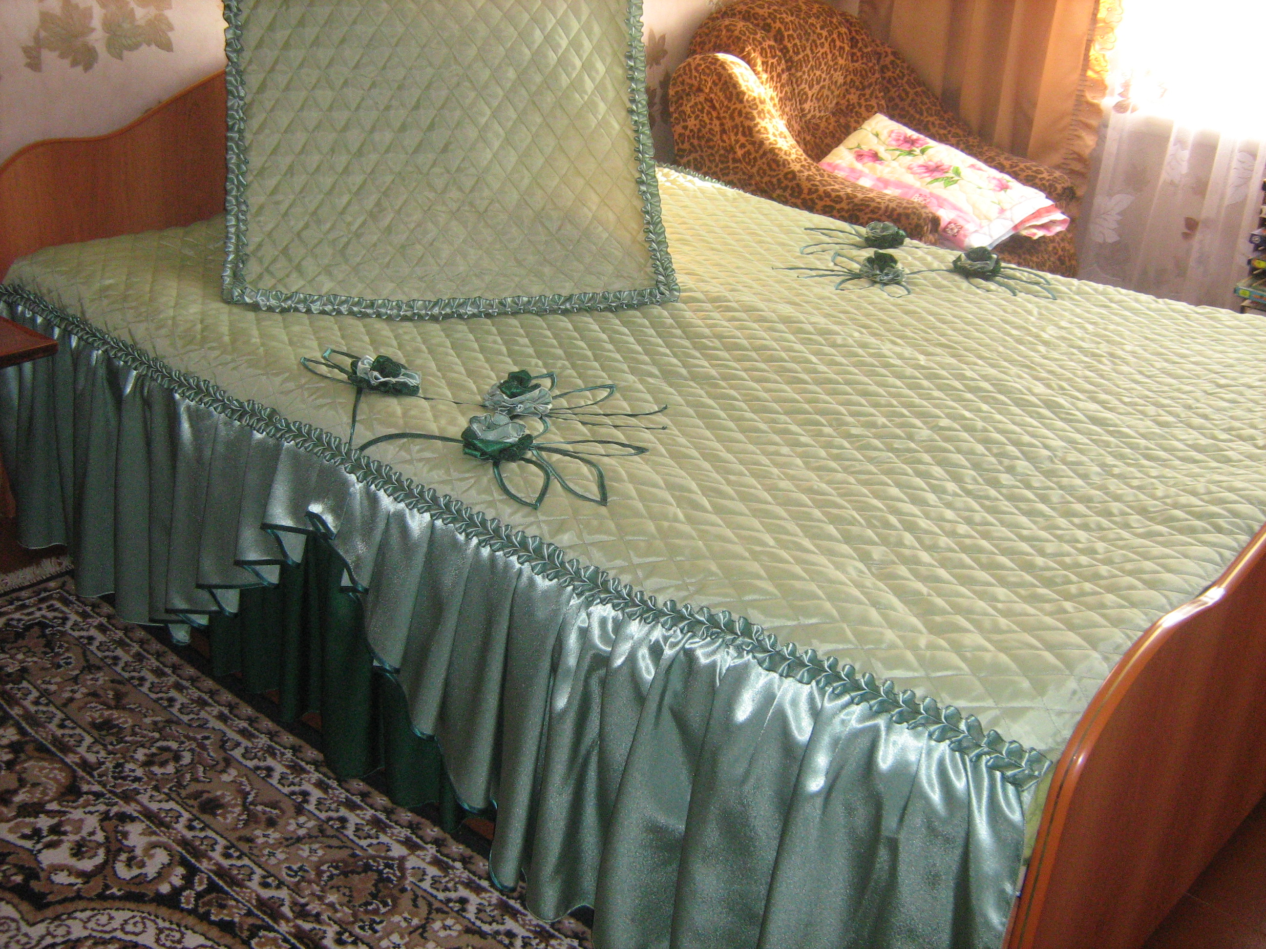 Сшить покрывало на кровать из портьерной ткани фото