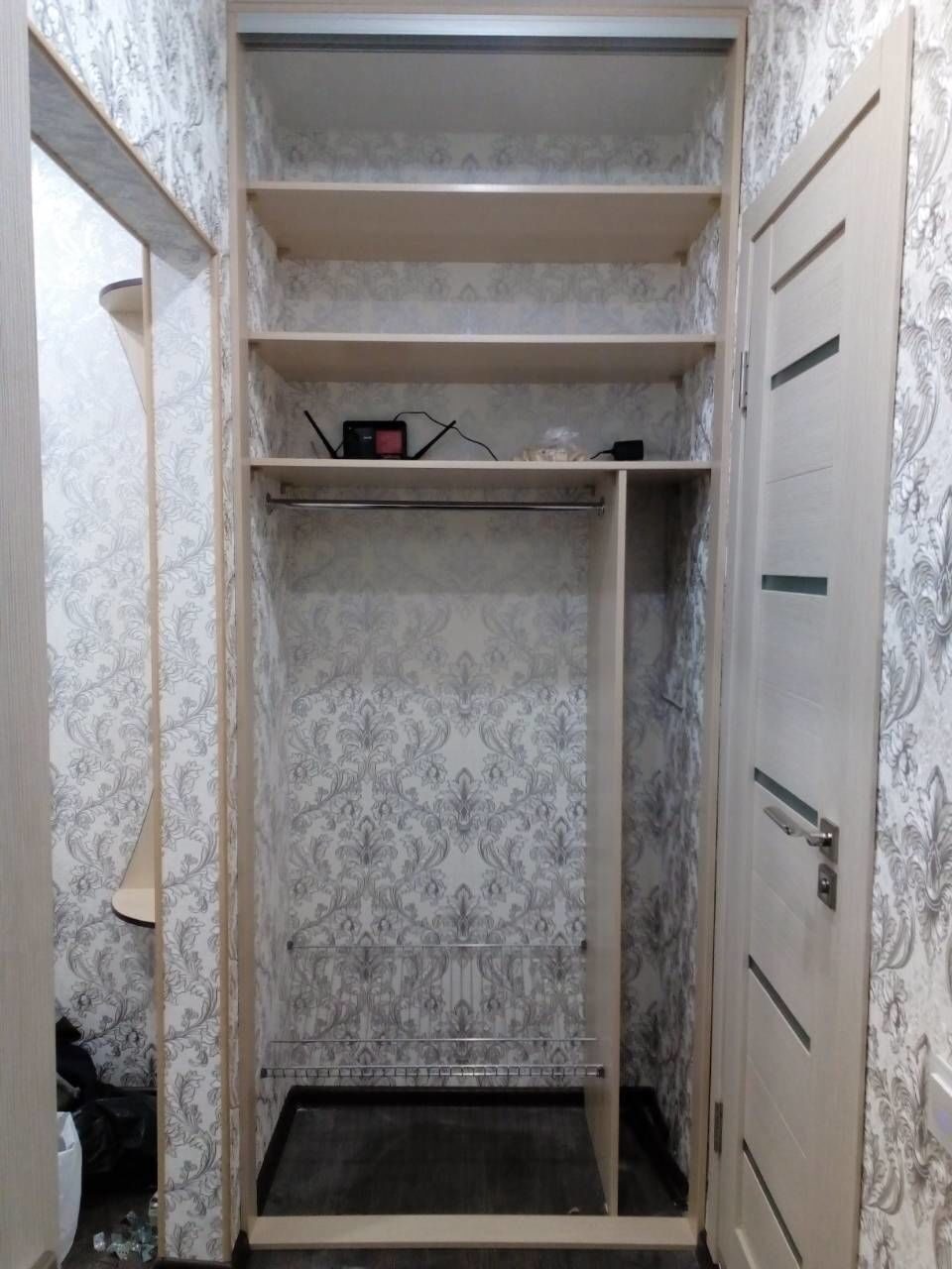Как оформить встроенный шкаф в коридоре в хрущевке фото