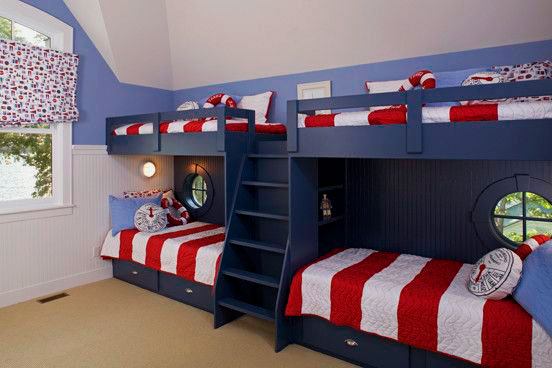 две двухъярусных кровати для четырех детей в одной комнате