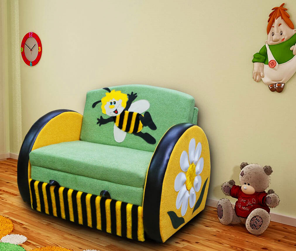 Детская комната с раскладным креслом для сна в интерьере