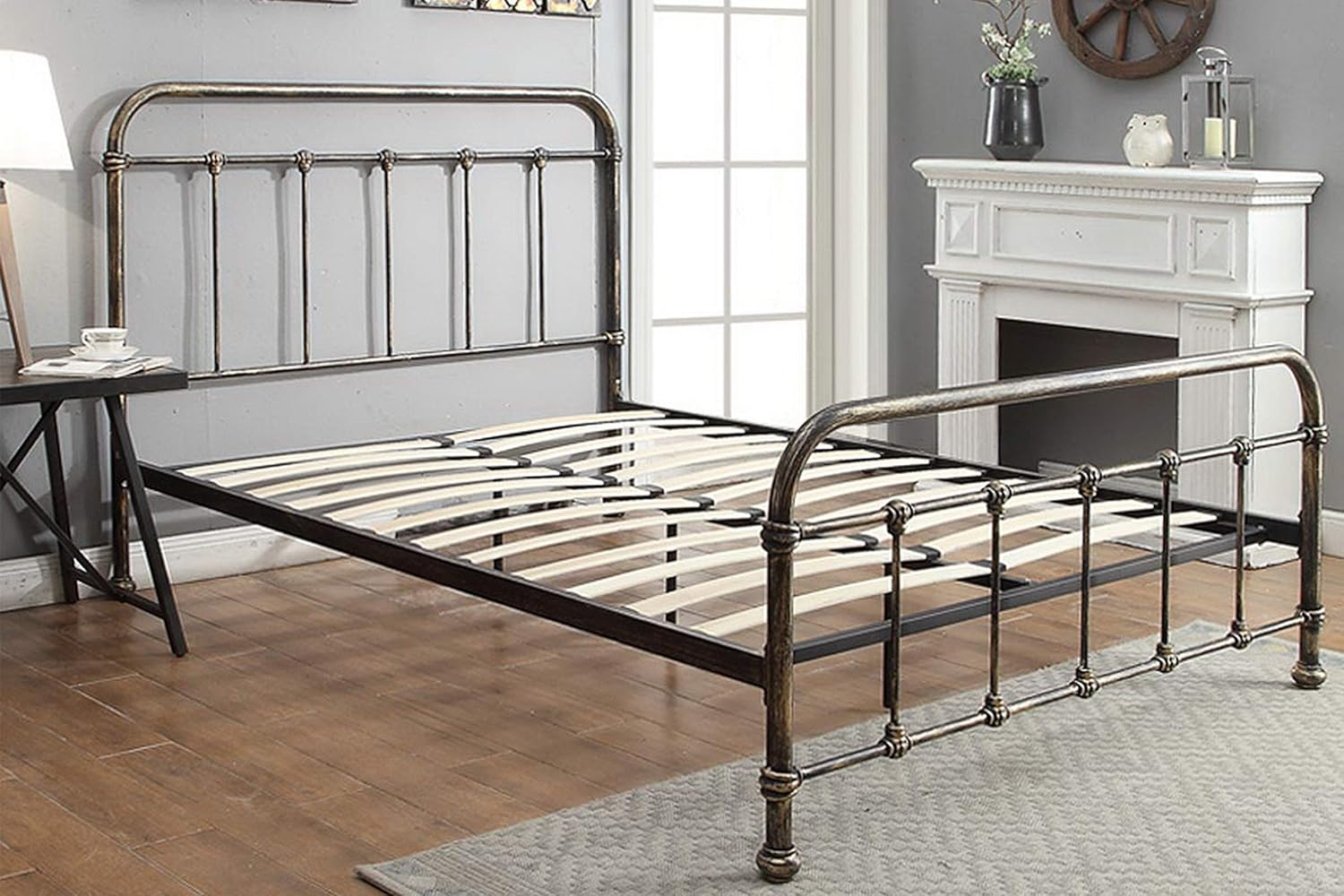 Бу железные кровати. Кровать TETCHAIR Victoria. Кровать Metal Bed(bo 34). Старинная металлическая кровать. Металлическая кровать в интерьере.