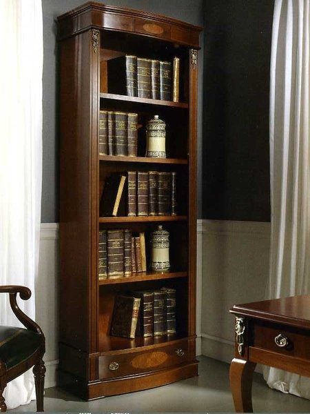 Узкий высокий книжный шкаф