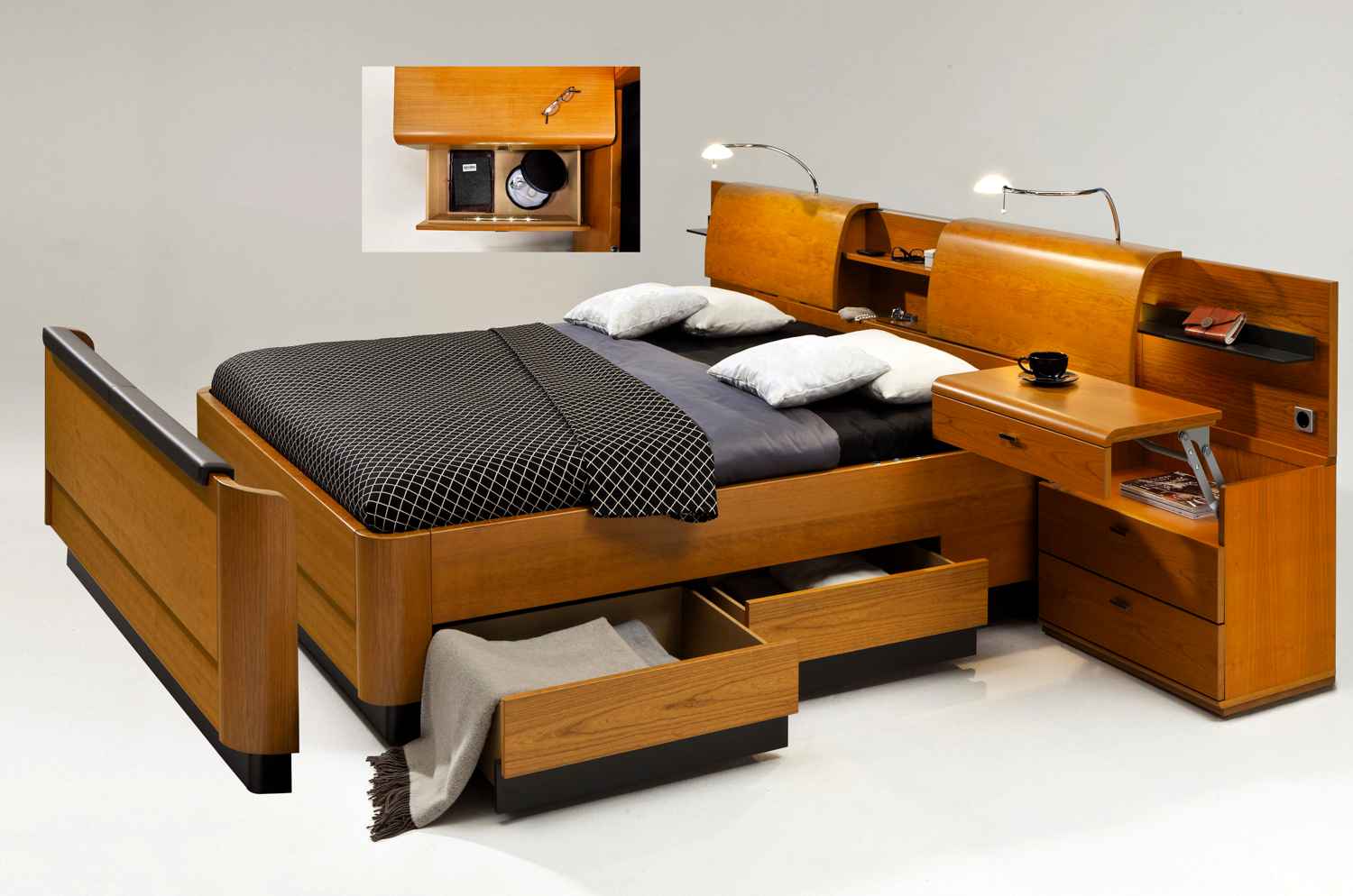 Двуспальная оригинальная кровать для дома
