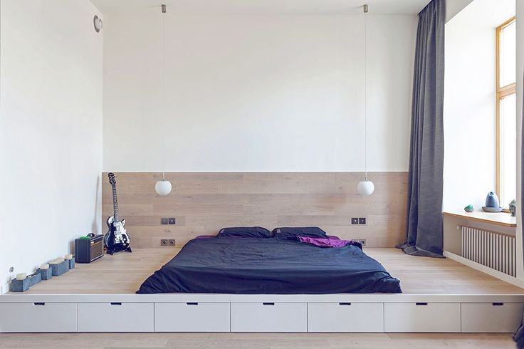 Кровать-подиум в спальне