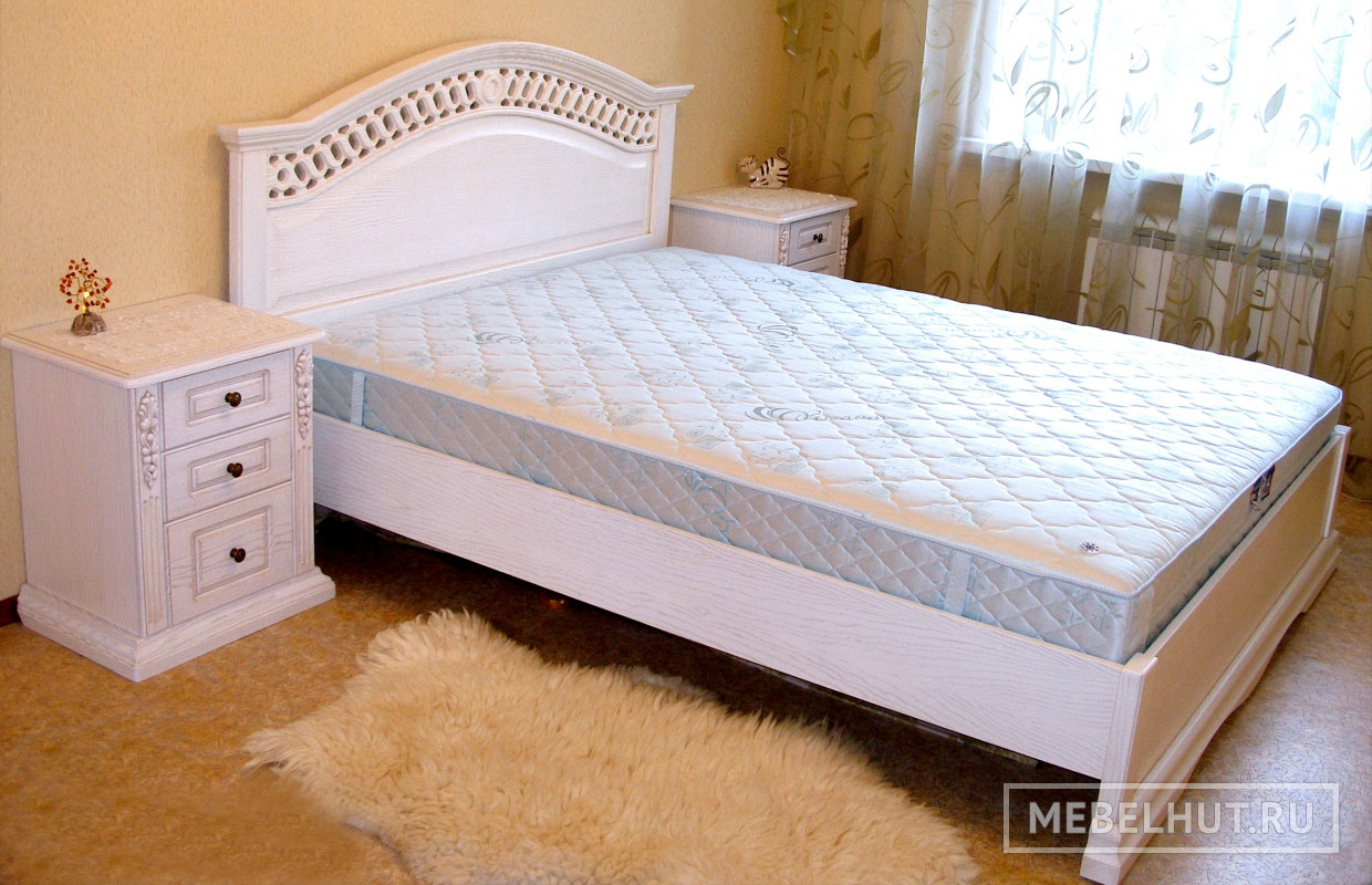 Какая кровать полуторка. Полуторная кровать. Красивые кровати полуторки. Кровать полутороспальная. Кровать белая полутороспальная.