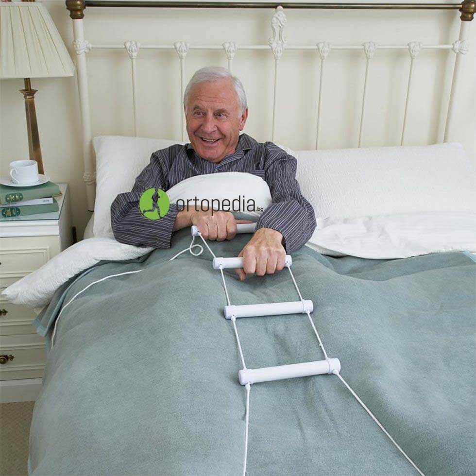 Постель лежачего больного. Лестница веревочная для лежачих больных Армед. Веревочная лестница для лежачих. Для лежачих больных приспособления на кровать. Приспособление для подъема с кровати.