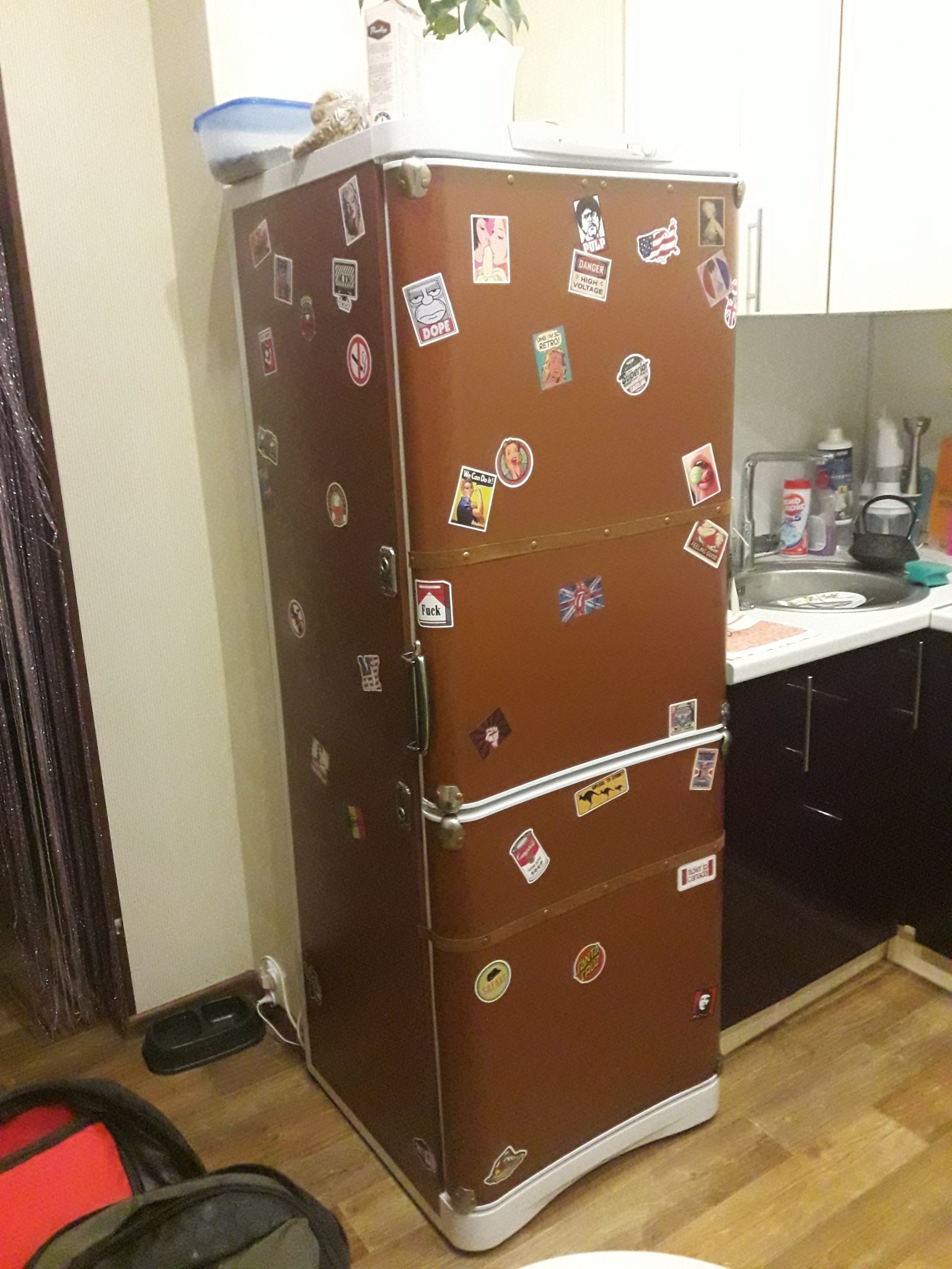 Оклейка холодильника пленкой фото