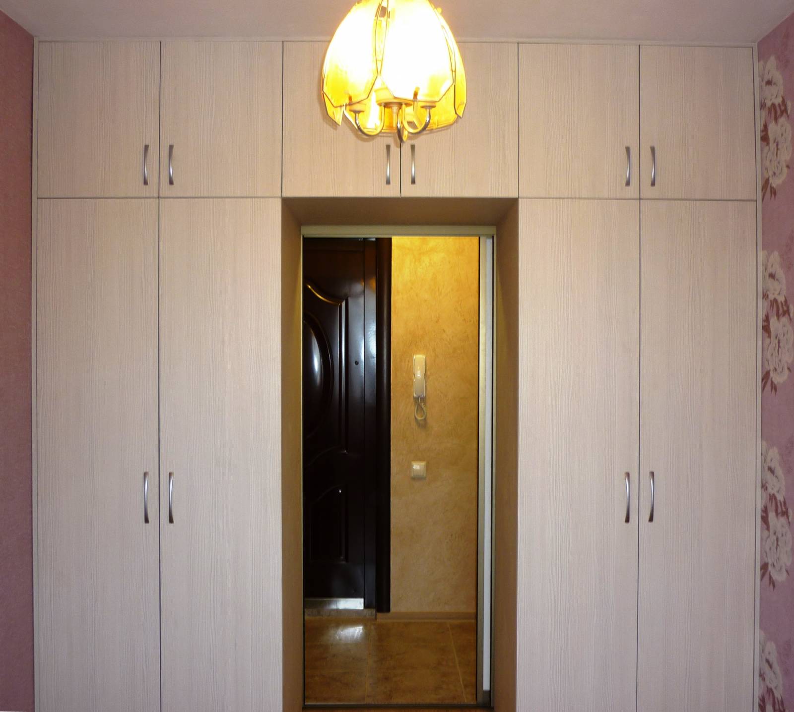 дверь в комнату в шкафу купе