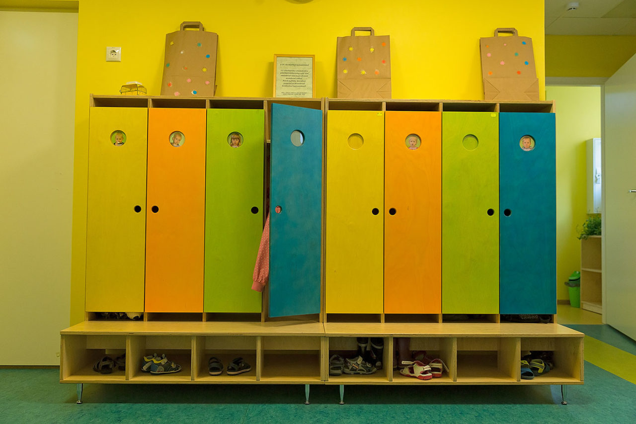 Шкафчики в детском саду 2000