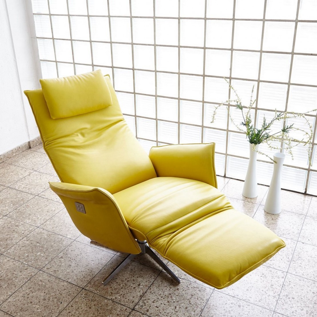 Кресло с откидывающейся спинкой. Кресло Velvet Ardmore Chair Yellow. Кресло реклайнер Андерсен. Релакс 6 кресло Эльсинор. Recliner кресло.