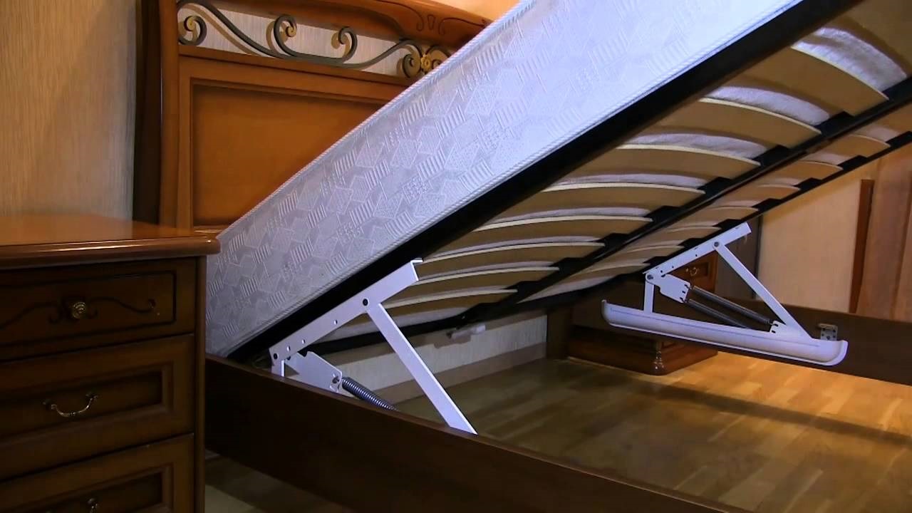 кровать с подъемным механизмом на пружинах