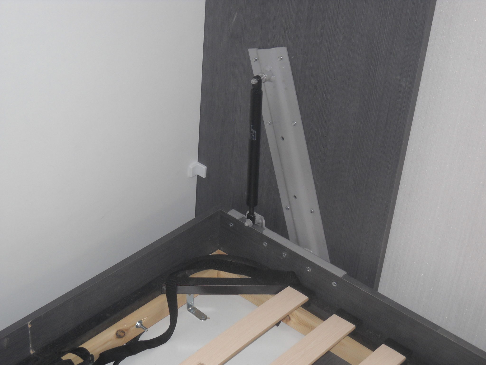 Подъемный механизм для шкафа-кровати 582 с газлифтами