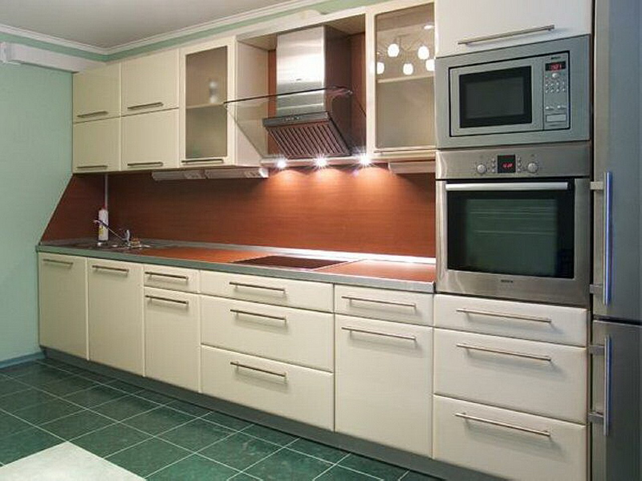 Кухни 3 60. Прямого кухонного гарнитура. Встроенная кухня. Кухонный гарнитур прямой. Кухонный гарнитур со встраиваемой техникой.