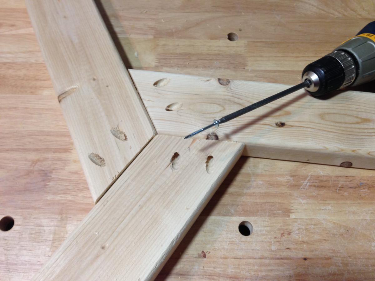 крепление деревянной столешницы к металлическому подстолью